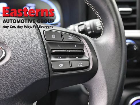 Used 2025 Hyundai Venue SEL FWD image 15