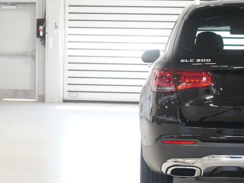 Used 2022 Mercedes-Benz GLC 300 4MATIC image 9