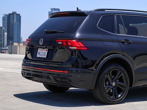 Certified 2023 Volkswagen Tiguan SE R-Line FWD image 9
