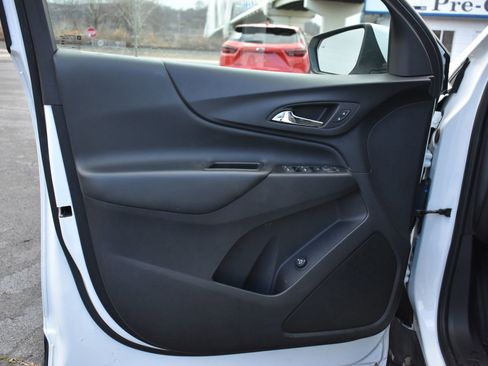 Used 2024 Chevrolet Equinox LT image 11