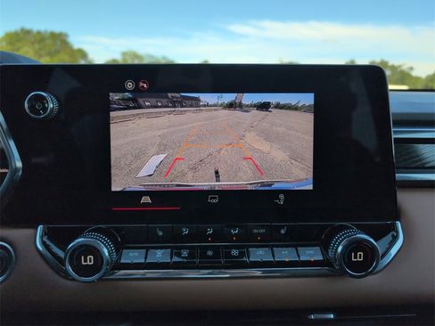 Used 2025 GMC Canyon AT4 image 25