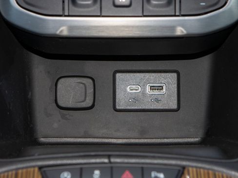 Used 2022 GMC Acadia SLE w/ Driver Convenience Package image 20