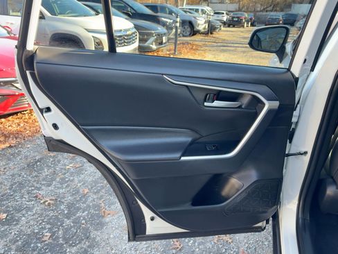Used 2025 Toyota RAV4 XLE image 22