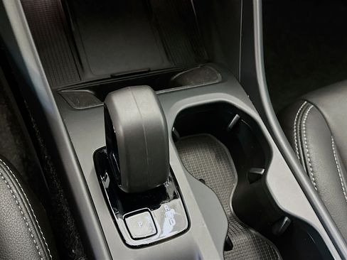 Used 2025 Volvo XC40 B5 Core image 24