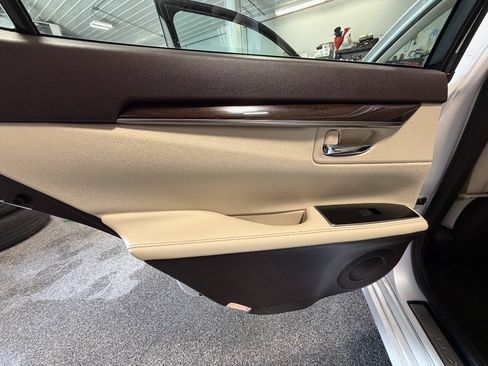 Used 2017 Lexus ES 350 w/ Premium Package FWD image 11