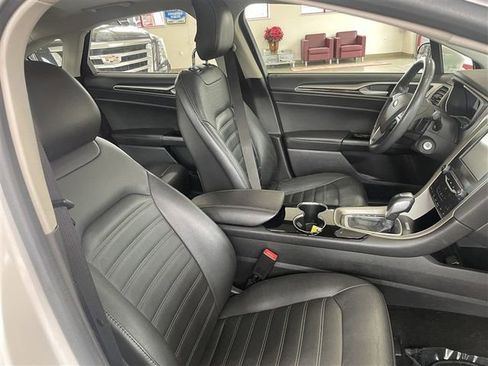 Used 2014 Ford Fusion SE w/ Equipment Group 202A FWD image 25