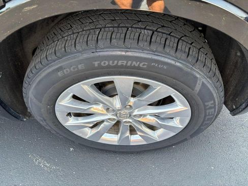 Used 2017 Buick Envision Essence FWD image 8