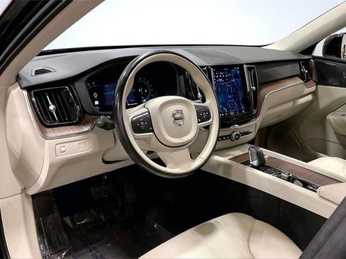 Certified 2022 Volvo XC60 B5 Momentum w/ Climate Package image 15