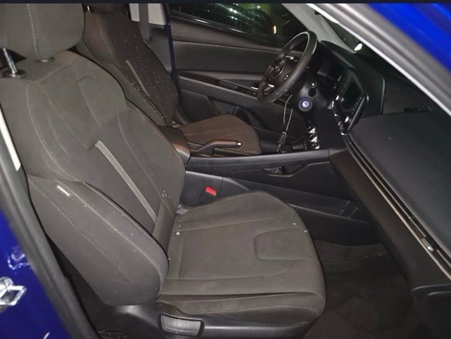 Used 2025 Hyundai Elantra SE FWD image 9