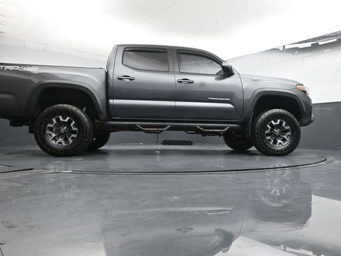 Used 2022 Toyota Tacoma TRD Off-Road image 39