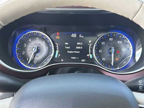 Used 2020 Chrysler Pacifica Limited image 25