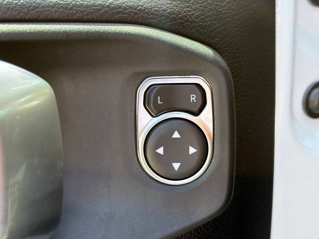 Used 2022 Jeep Wrangler Unlimited Rubicon w/ LED Lighting Group AWD/4WD image 24