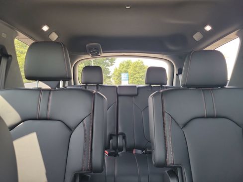 Used 2025 Honda Pilot TrailSport image 24