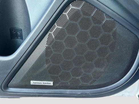 Used 2022 Subaru Outback Touring w/ Popular Package #2 image 19