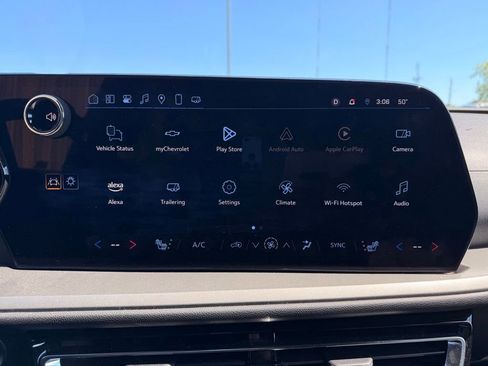 Used 2025 Chevrolet Traverse LT FWD image 18