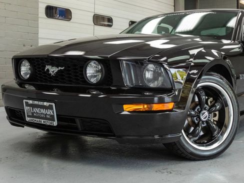 Used 2005 Ford Mustang GT RWD image 17