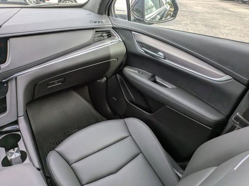 Certified 2025 Cadillac XT5 Luxury image 19