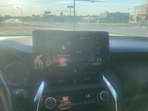 Used 2021 Toyota Venza LE w/ Carpet Mat Package (TMS) AWD/4WD image 15