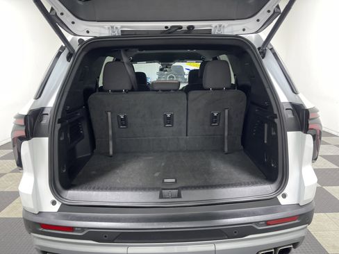 Used 2025 Chevrolet Traverse LT FWD image 18