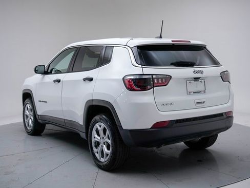 Used 2024 Jeep Compass Sport image 3