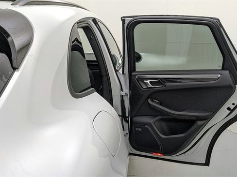 Used 2022 Porsche Macan image 47