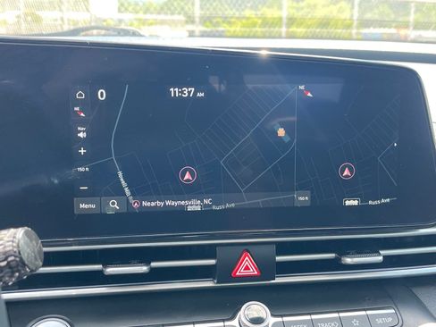 Used 2025 Hyundai Elantra SEL FWD image 9