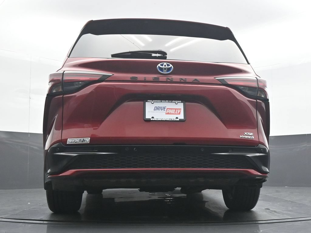 Used 2024 Toyota Sienna XSE FWD image 32