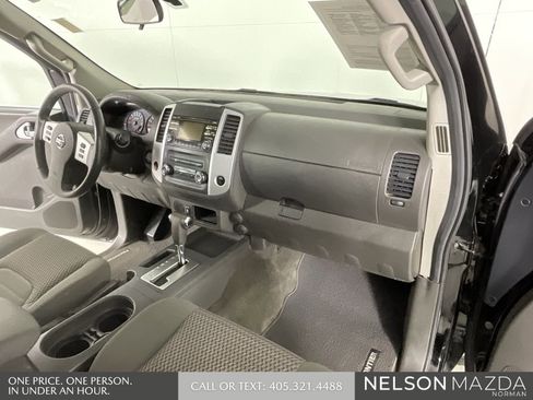 Used 2014 Nissan Frontier SV image 27