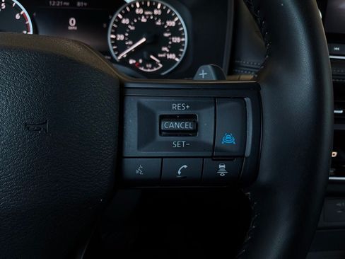 Used 2025 Nissan Rogue SV FWD image 36