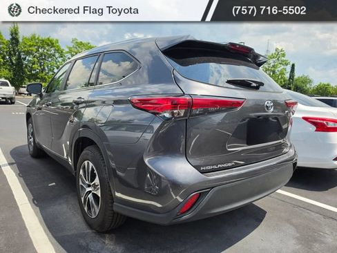 Used 2023 Toyota Highlander XLE FWD image 4