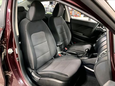 Used 2018 Kia Forte LX w/ LX Popular Package image 9