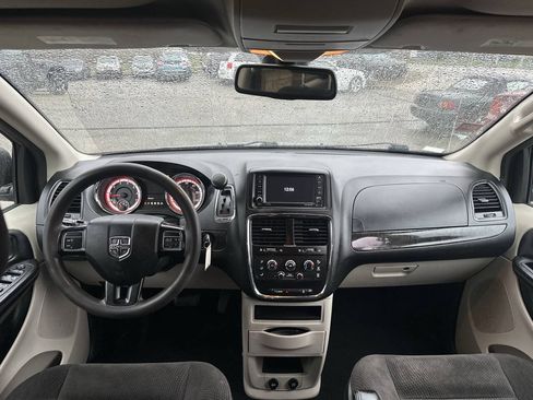 Used 2019 Dodge Grand Caravan SE FWD image 28