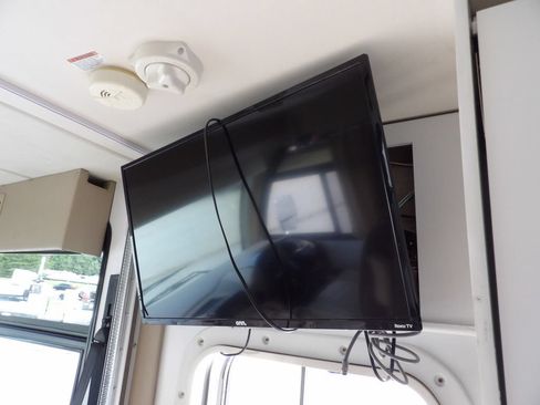 Used 2017 Ford E-450 and Econoline 450 Super Duty w/ A/C Prep Package RWD image 24