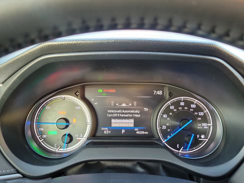 Used 2022 Toyota Venza XLE image 18