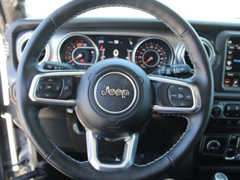 Used 2022 Jeep Wrangler Unlimited Sahara w/ Cold Weather Group AWD/4WD image 19