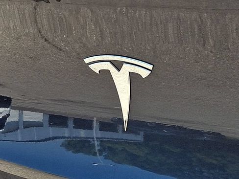Used 2023 Tesla Model Y Long Range AWD/4WD image 33