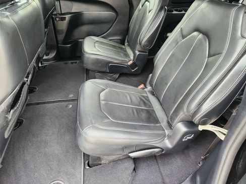Used 2020 Chrysler Pacifica Touring-L w/ S Appearance Package FWD image 29