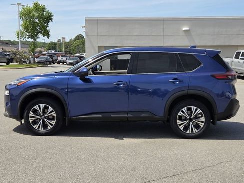 Used 2021 Nissan Rogue SV FWD image 2