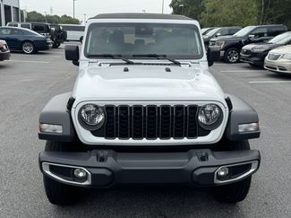 Used 2025 Jeep Gladiator Sport AWD/4WD video 2