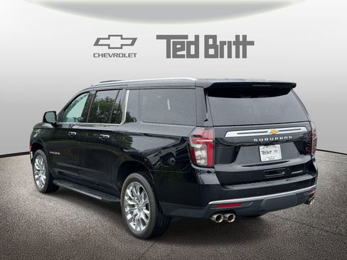 Used 2024 Chevrolet Suburban Premier w/ Premium Package AWD/4WD image 6