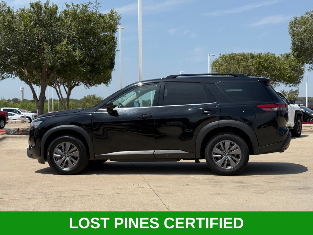 Used 2024 Nissan Pathfinder SV FWD image 2