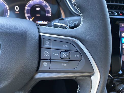 New 2025 Jeep Grand Cherokee Laredo image 15