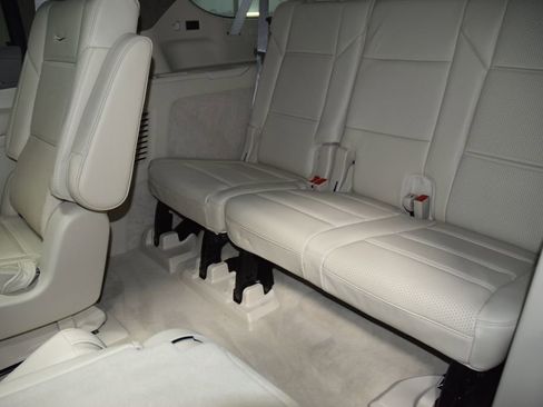 Used 2024 Cadillac Escalade ESV Sport Platinum w/ LPO, ONYX Package image 45