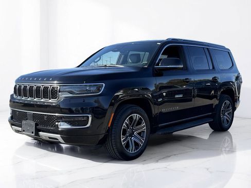Used 2024 Jeep Wagoneer Series II w/ Flexible Seating Group RWD image 4