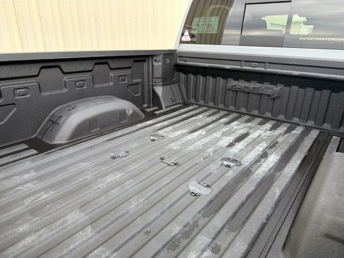 Used 2024 GMC Sierra 2500 AT4 w/ Technology Package AWD/4WD image 8