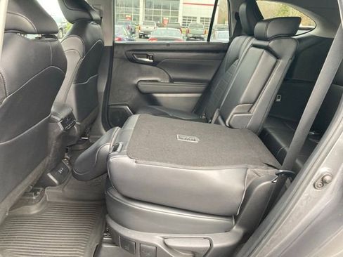 Used 2023 Toyota Highlander XLE image 20