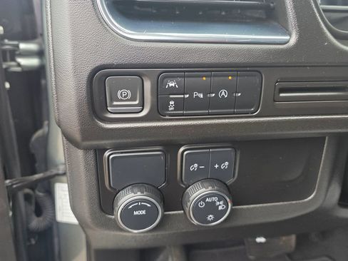 Used 2023 Chevrolet Suburban Premier RWD image 23