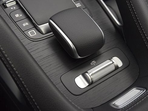 Used 2026 Mercedes-Benz GLS 450 4MATIC image 34