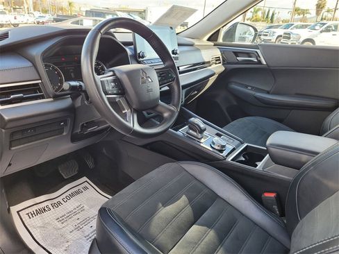Used 2024 Mitsubishi Outlander SE Black Edition image 10