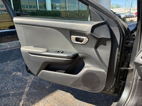 Used 2025 Kia K4 LXS image 18
